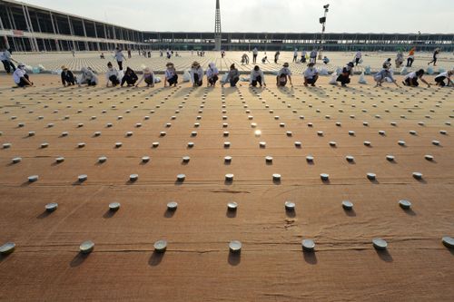 ภาพ No.28945:วันคุ้มครองโลก พิธีจุดประทีปแปรอักษรที่ใหญ่ที่สุดในโลก ถวายเป็นพุทธบูชา ผ่านระบบ ZOOM 