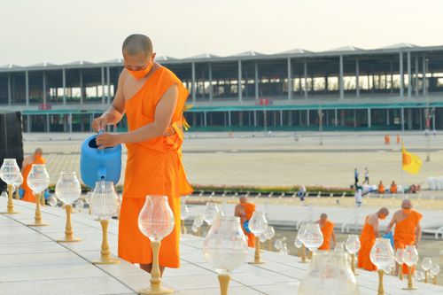 ภาพ No.28951:วันคุ้มครองโลก พิธีจุดประทีปแปรอักษรที่ใหญ่ที่สุดในโลก ถวายเป็นพุทธบูชา ผ่านระบบ ZOOM 