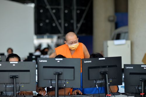 ภาพ No.28956:วันคุ้มครองโลก พิธีจุดประทีปแปรอักษรที่ใหญ่ที่สุดในโลก ถวายเป็นพุทธบูชา ผ่านระบบ ZOOM 