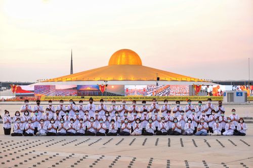 ภาพ No.28986:วันคุ้มครองโลก พิธีจุดประทีปแปรอักษรที่ใหญ่ที่สุดในโลก ถวายเป็นพุทธบูชา ผ่านระบบ ZOOM 