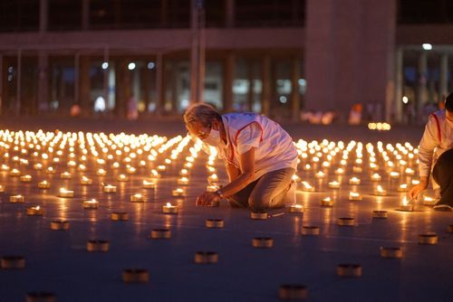 ภาพ No.29119:วันคุ้มครองโลก พิธีจุดประทีปแปรอักษรที่ใหญ่ที่สุดในโลก ถวายเป็นพุทธบูชา ผ่านระบบ ZOOM 