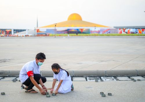 ภาพ No.29100:วันคุ้มครองโลก พิธีจุดประทีปแปรอักษรที่ใหญ่ที่สุดในโลก ถวายเป็นพุทธบูชา ผ่านระบบ ZOOM 