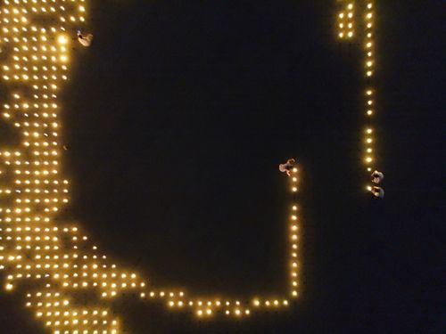 ภาพ No.28973:วันคุ้มครองโลก พิธีจุดประทีปแปรอักษรที่ใหญ่ที่สุดในโลก ถวายเป็นพุทธบูชา ผ่านระบบ ZOOM 