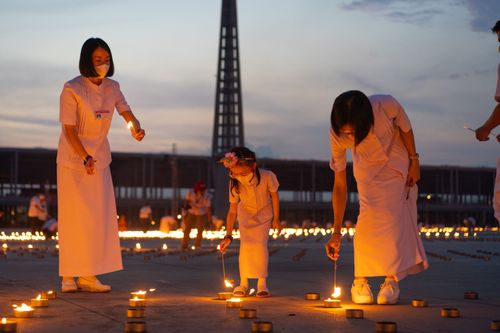 ภาพ No.29112:วันคุ้มครองโลก พิธีจุดประทีปแปรอักษรที่ใหญ่ที่สุดในโลก ถวายเป็นพุทธบูชา ผ่านระบบ ZOOM 