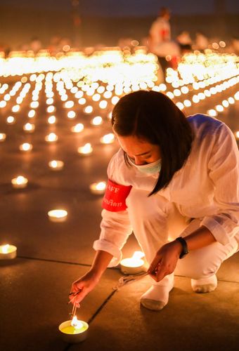 ภาพ No.29101:วันคุ้มครองโลก พิธีจุดประทีปแปรอักษรที่ใหญ่ที่สุดในโลก ถวายเป็นพุทธบูชา ผ่านระบบ ZOOM 