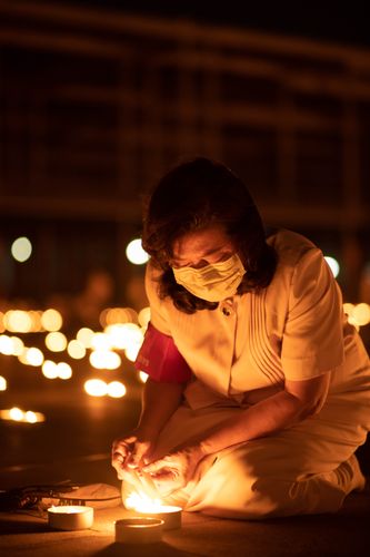 ภาพ No.29037:วันคุ้มครองโลก พิธีจุดประทีปแปรอักษรที่ใหญ่ที่สุดในโลก ถวายเป็นพุทธบูชา ผ่านระบบ ZOOM 