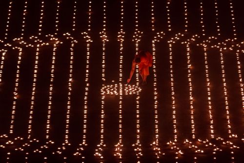 ภาพ No.29056:วันคุ้มครองโลก พิธีจุดประทีปแปรอักษรที่ใหญ่ที่สุดในโลก ถวายเป็นพุทธบูชา ผ่านระบบ ZOOM 