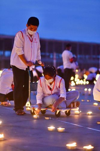 ภาพ No.29012:วันคุ้มครองโลก พิธีจุดประทีปแปรอักษรที่ใหญ่ที่สุดในโลก ถวายเป็นพุทธบูชา ผ่านระบบ ZOOM 