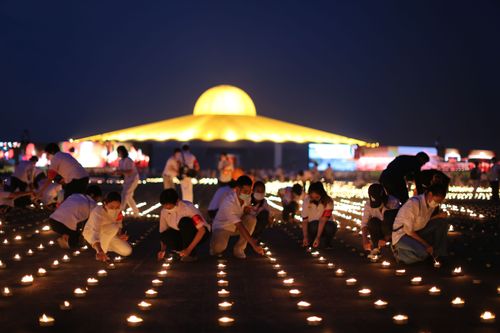 ภาพ No.29022:วันคุ้มครองโลก พิธีจุดประทีปแปรอักษรที่ใหญ่ที่สุดในโลก ถวายเป็นพุทธบูชา ผ่านระบบ ZOOM 