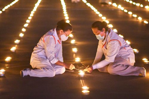 ภาพ No.29009:วันคุ้มครองโลก พิธีจุดประทีปแปรอักษรที่ใหญ่ที่สุดในโลก ถวายเป็นพุทธบูชา ผ่านระบบ ZOOM 