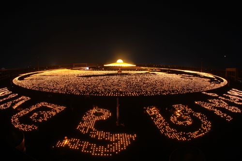 ภาพ No.29082:วันคุ้มครองโลก พิธีจุดประทีปแปรอักษรที่ใหญ่ที่สุดในโลก ถวายเป็นพุทธบูชา ผ่านระบบ ZOOM 