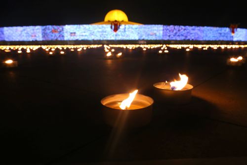 ภาพ No.28967:วันคุ้มครองโลก พิธีจุดประทีปแปรอักษรที่ใหญ่ที่สุดในโลก ถวายเป็นพุทธบูชา ผ่านระบบ ZOOM 