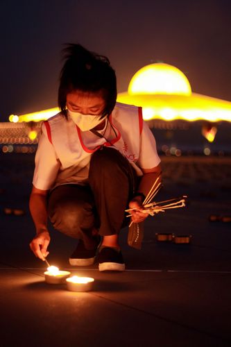 ภาพ No.29019:วันคุ้มครองโลก พิธีจุดประทีปแปรอักษรที่ใหญ่ที่สุดในโลก ถวายเป็นพุทธบูชา ผ่านระบบ ZOOM 