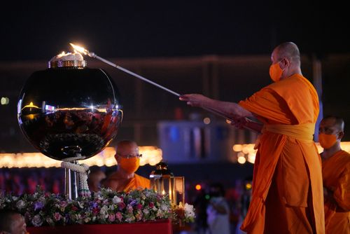 ภาพ No.28982:วันคุ้มครองโลก พิธีจุดประทีปแปรอักษรที่ใหญ่ที่สุดในโลก ถวายเป็นพุทธบูชา ผ่านระบบ ZOOM 