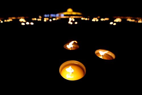 ภาพ No.29077:วันคุ้มครองโลก พิธีจุดประทีปแปรอักษรที่ใหญ่ที่สุดในโลก ถวายเป็นพุทธบูชา ผ่านระบบ ZOOM 