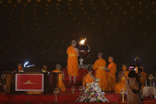 ภาพ No.29026:วันคุ้มครองโลก พิธีจุดประทีปแปรอักษรที่ใหญ่ที่สุดในโลก ถวายเป็นพุทธบูชา ผ่านระบบ ZOOM 