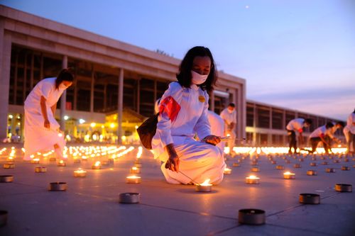 ภาพ No.29088:วันคุ้มครองโลก พิธีจุดประทีปแปรอักษรที่ใหญ่ที่สุดในโลก ถวายเป็นพุทธบูชา ผ่านระบบ ZOOM 