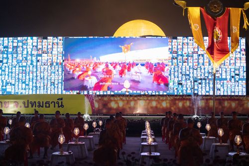 ภาพ No.29117:วันคุ้มครองโลก พิธีจุดประทีปแปรอักษรที่ใหญ่ที่สุดในโลก ถวายเป็นพุทธบูชา ผ่านระบบ ZOOM 