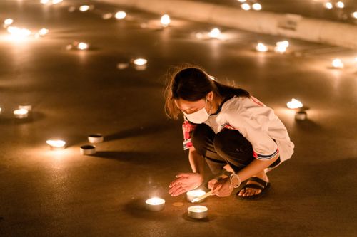 ภาพ No.29051:วันคุ้มครองโลก พิธีจุดประทีปแปรอักษรที่ใหญ่ที่สุดในโลก ถวายเป็นพุทธบูชา ผ่านระบบ ZOOM 