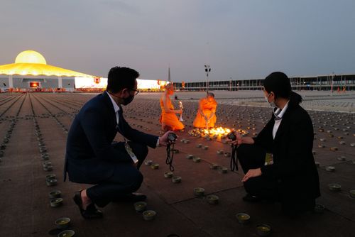 ภาพ No.28980:วันคุ้มครองโลก พิธีจุดประทีปแปรอักษรที่ใหญ่ที่สุดในโลก ถวายเป็นพุทธบูชา ผ่านระบบ ZOOM 