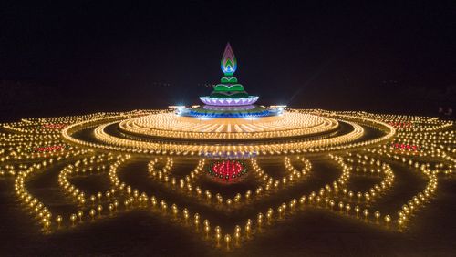 ภาพ No.37344:จุดวิสาขประทีปถวายเป็นพุทธบูชา  ณ ลานเจดีย์สวรรค์วัดบ้านขุน 