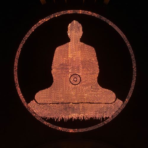 ภาพ No.29194:วันวิสาขบูชา จุดวิสาขประทีปถวายเป็นพุทธบูชา แปรอักษรเป็นภาพพระสัมมาสัมพุทธเจ้า ประสูติ ตรัสรู้ ปรินิพพาน