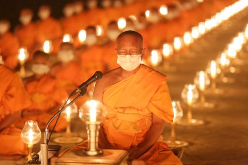 ภาพ No.37349:จุดวิสาขประทีปถวายเป็นพุทธบูชา  ณ ลานเจดีย์สวรรค์วัดบ้านขุน 