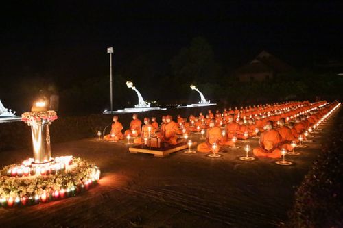 ภาพ No.37348:จุดวิสาขประทีปถวายเป็นพุทธบูชา  ณ ลานเจดีย์สวรรค์วัดบ้านขุน 