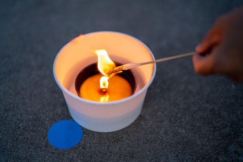 ภาพ No.29243:วันวิสาขบูชา จุดวิสาขประทีปถวายเป็นพุทธบูชา แปรอักษรเป็นภาพพระสัมมาสัมพุทธเจ้า ประสูติ ตรัสรู้ ปรินิพพาน