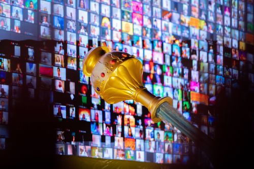 ภาพ No.29173:วันวิสาขบูชา จุดวิสาขประทีปถวายเป็นพุทธบูชา แปรอักษรเป็นภาพพระสัมมาสัมพุทธเจ้า ประสูติ ตรัสรู้ ปรินิพพาน