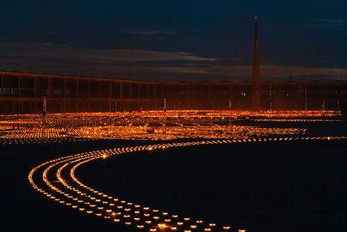 ภาพ No.29215:วันวิสาขบูชา จุดวิสาขประทีปถวายเป็นพุทธบูชา แปรอักษรเป็นภาพพระสัมมาสัมพุทธเจ้า ประสูติ ตรัสรู้ ปรินิพพาน