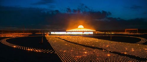 ภาพ No.29216:วันวิสาขบูชา จุดวิสาขประทีปถวายเป็นพุทธบูชา แปรอักษรเป็นภาพพระสัมมาสัมพุทธเจ้า ประสูติ ตรัสรู้ ปรินิพพาน