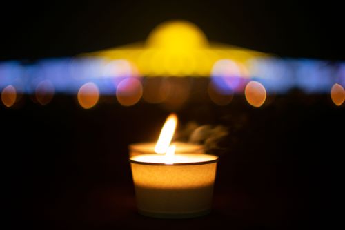 ภาพ No.29168:วันวิสาขบูชา จุดวิสาขประทีปถวายเป็นพุทธบูชา แปรอักษรเป็นภาพพระสัมมาสัมพุทธเจ้า ประสูติ ตรัสรู้ ปรินิพพาน