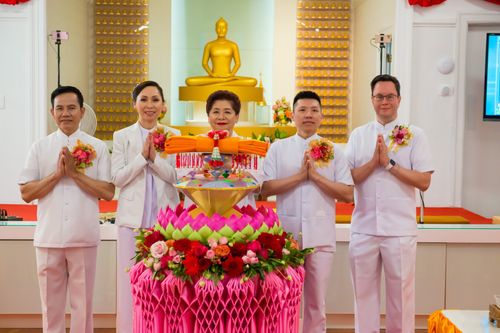 ภาพ No.38459:พิธีทอดกฐินมหาปฏิสังขรณ์ ณ วัดพระธรรมกายบอสตัน