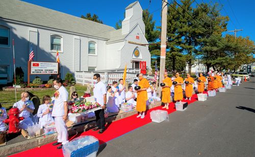 ภาพ No.38458:พิธีทอดกฐินมหาปฏิสังขรณ์ ณ วัดพระธรรมกายบอสตัน