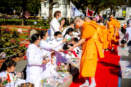 ภาพ No.38461:พิธีทอดกฐินมหาปฏิสังขรณ์ ณ วัดพระธรรมกายบอสตัน