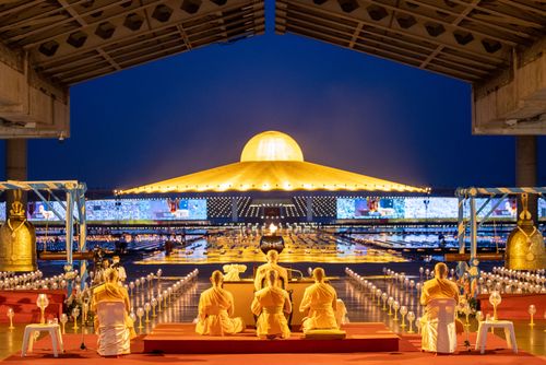 ภาพ No.29290:วันอาสาฬหบูชา พิธีจุดอาสาฬหประทีป ถวายเป็นพุทธบูชา