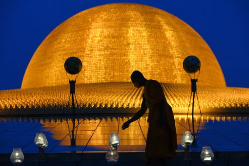 ภาพ No.29330:วันอาสาฬหบูชา พิธีจุดอาสาฬหประทีป ถวายเป็นพุทธบูชา