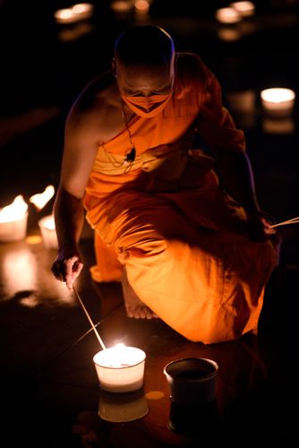 ภาพ No.29339:วันอาสาฬหบูชา พิธีจุดอาสาฬหประทีป ถวายเป็นพุทธบูชา