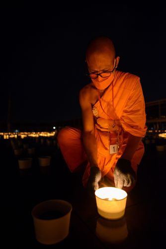 ภาพ No.29342:วันอาสาฬหบูชา พิธีจุดอาสาฬหประทีป ถวายเป็นพุทธบูชา