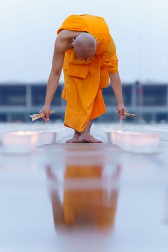 ภาพ No.29298:วันอาสาฬหบูชา พิธีจุดอาสาฬหประทีป ถวายเป็นพุทธบูชา