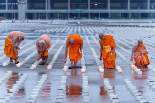 ภาพ No.29302:วันอาสาฬหบูชา พิธีจุดอาสาฬหประทีป ถวายเป็นพุทธบูชา