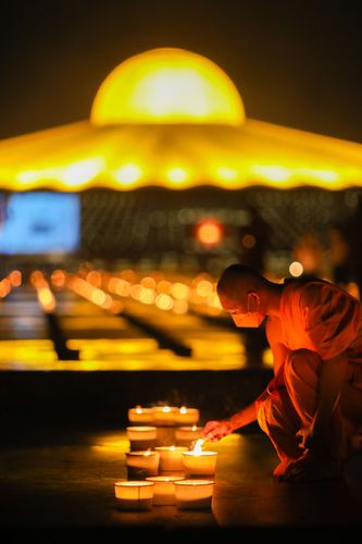 ภาพ No.29321:วันอาสาฬหบูชา พิธีจุดอาสาฬหประทีป ถวายเป็นพุทธบูชา