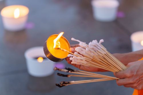 ภาพ No.29301:วันอาสาฬหบูชา พิธีจุดอาสาฬหประทีป ถวายเป็นพุทธบูชา