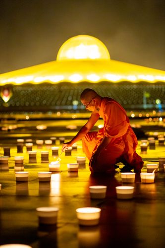 ภาพ No.29299:วันอาสาฬหบูชา พิธีจุดอาสาฬหประทีป ถวายเป็นพุทธบูชา