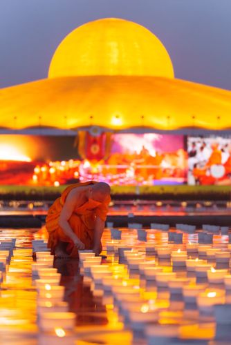 ภาพ No.29308:วันอาสาฬหบูชา พิธีจุดอาสาฬหประทีป ถวายเป็นพุทธบูชา