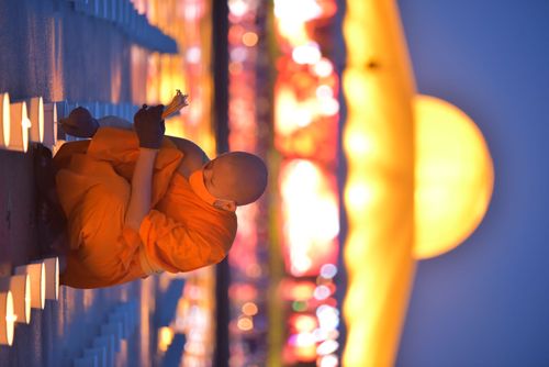 ภาพ No.29281:วันอาสาฬหบูชา พิธีจุดอาสาฬหประทีป ถวายเป็นพุทธบูชา