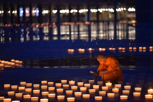 ภาพ No.29287:วันอาสาฬหบูชา พิธีจุดอาสาฬหประทีป ถวายเป็นพุทธบูชา