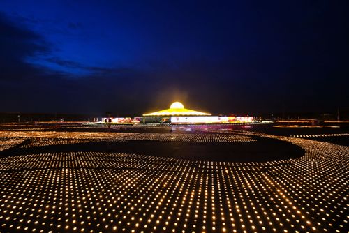 ภาพ No.29438:วันธรรมชัย พิธีจุดประทีปโคมไฟ ถวายเป็นพุทธบูชา แปรอักษรเป็นภาพ