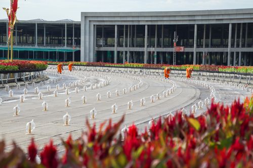 ภาพ No.29385:วันธรรมชัย พิธีจุดประทีปโคมไฟ ถวายเป็นพุทธบูชา แปรอักษรเป็นภาพ